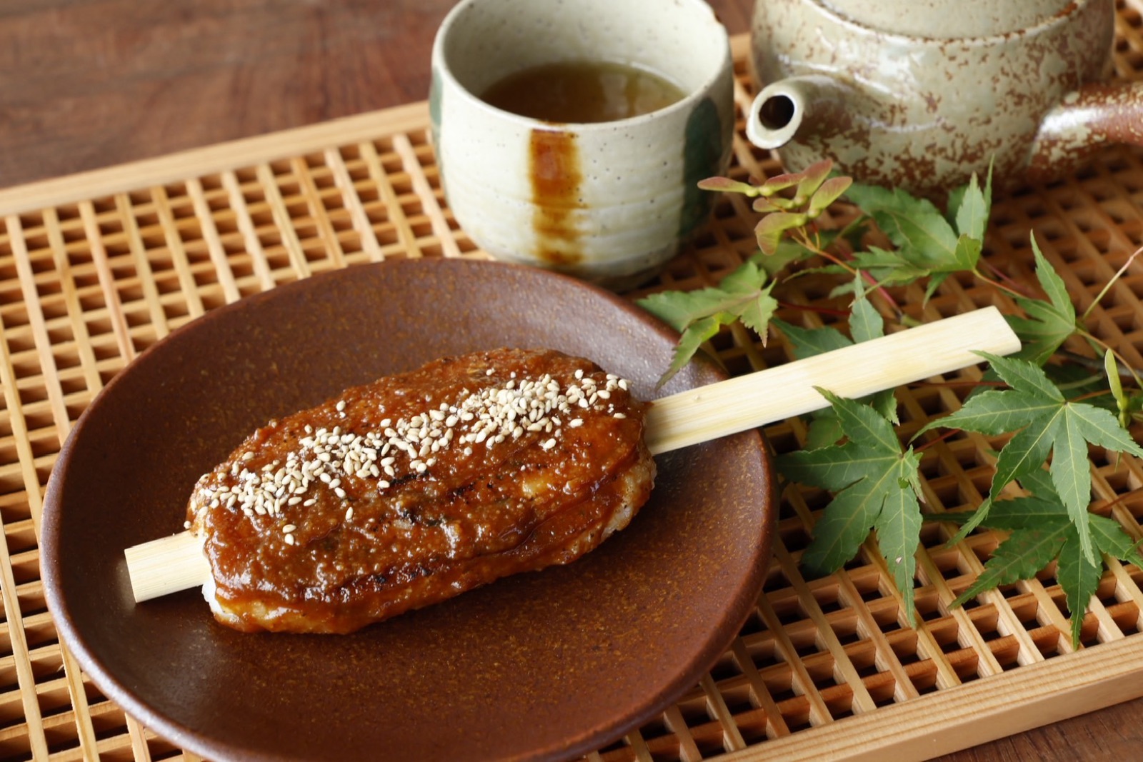 ごまみそだれの五平餅とお茶